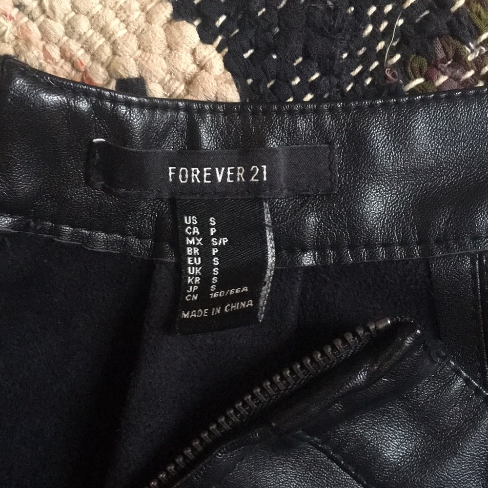 Forever 21 Faux Leather Circle Mini Skirt.Sz:Small - Picture 3 of 3